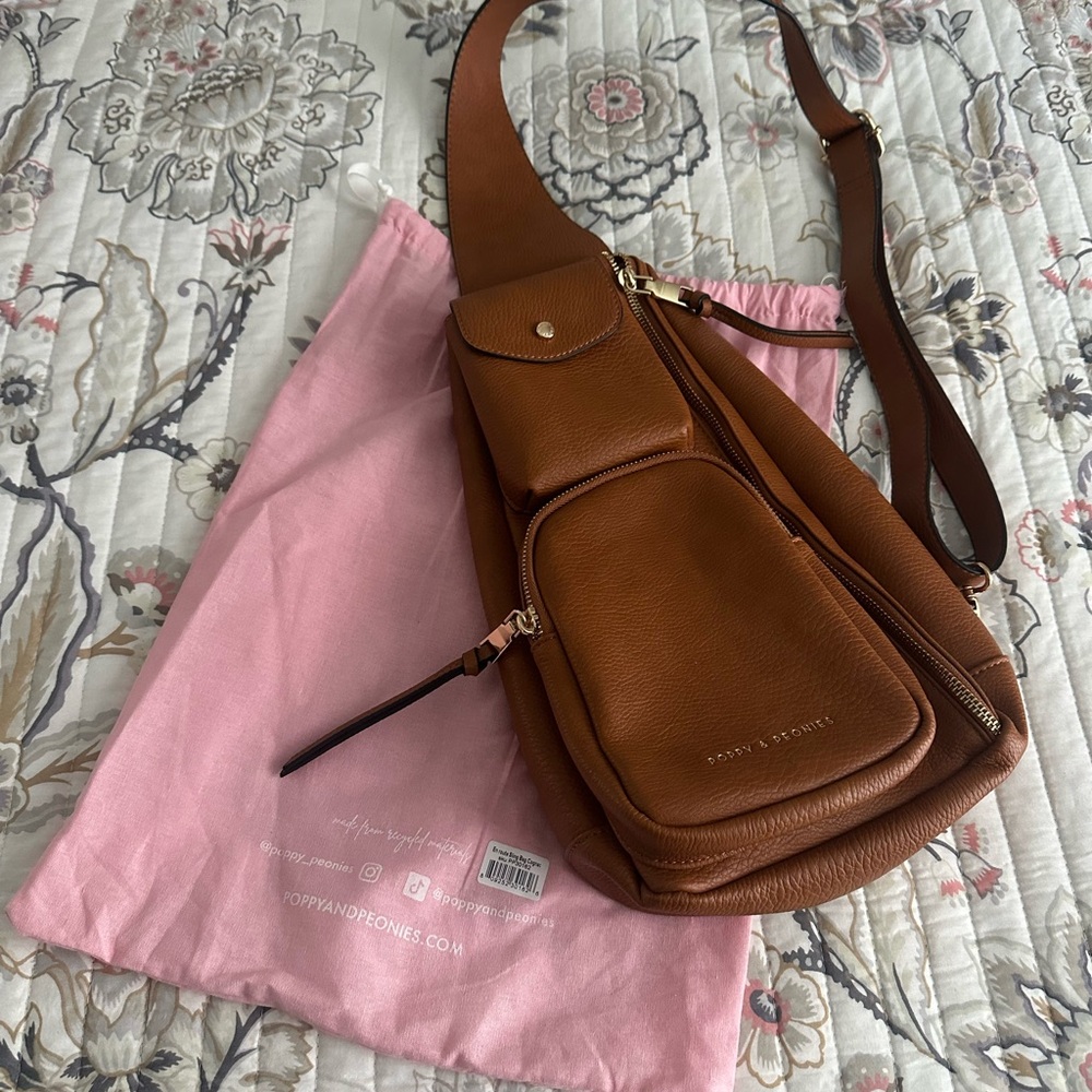 Poppy & Peonies En Route sling bag with dust bag!